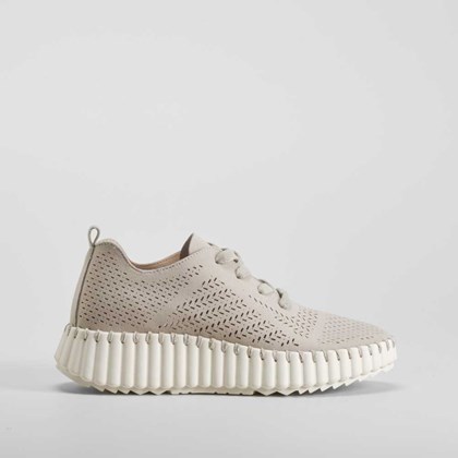 Deportiva plataforma perfos gris COMFEET