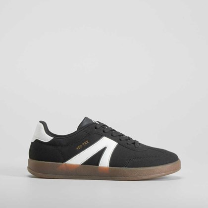 Deportiva urbana negra NYC