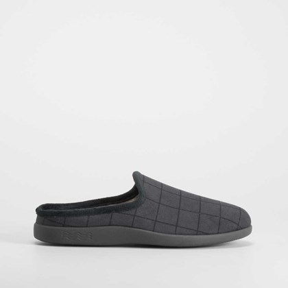 Zapatilla casa cuadros negra COMFEET