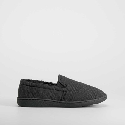Zapatilla casa cerrada cuadros negra OLYNE