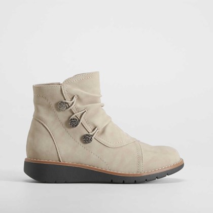 Botín plano triple adorno beige SENDA ROAD