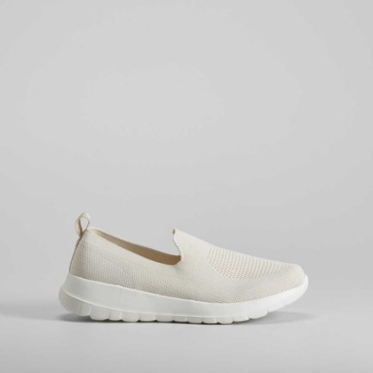 Deportiva walking slip on beige UTWO