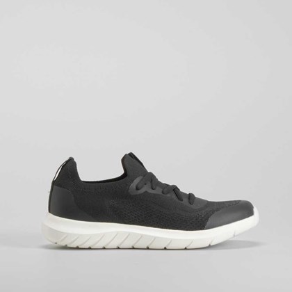 Deportiva slip on negra UTWO