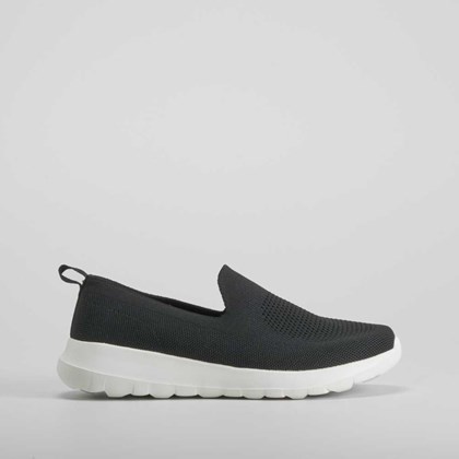 Deportiva walking slip on negra UTWO
