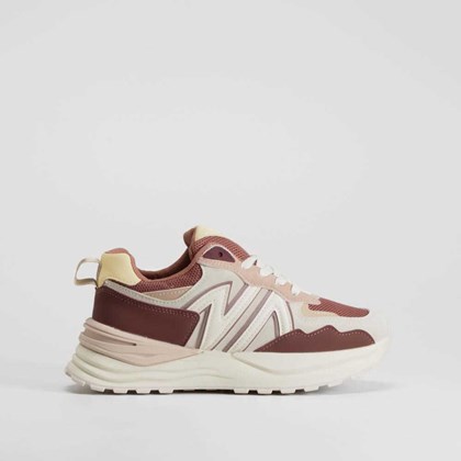 Zapatilla deportiva beige y rojo NYC