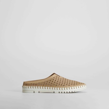 Zueco con diseño calado beige COMFEET