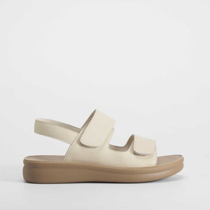 Sandalia plana velcros piel beige COMFEET