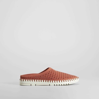 Zueco con diseño calado rojo COMFEET