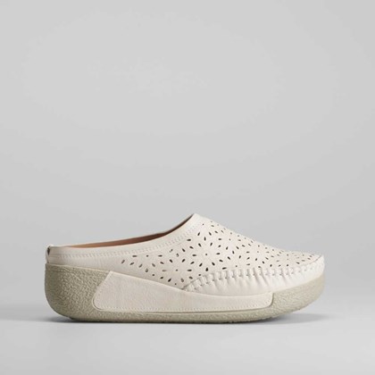 Zueco blanco troquelados de COMFEET