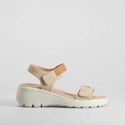 Sandalia cuña cómoda marrón COMFEET