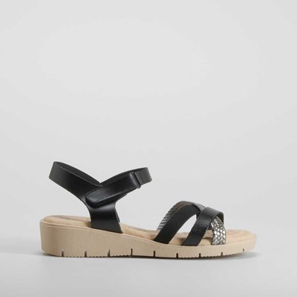 Sandalia tiras de piel negra COMFEET