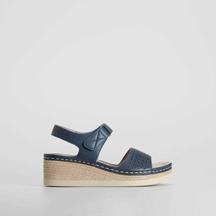 Sandalia cuña perforada azul marino COMFEET