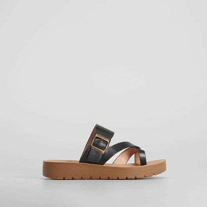 Sandalia plana dedo hebilla negra SENDA ROAD