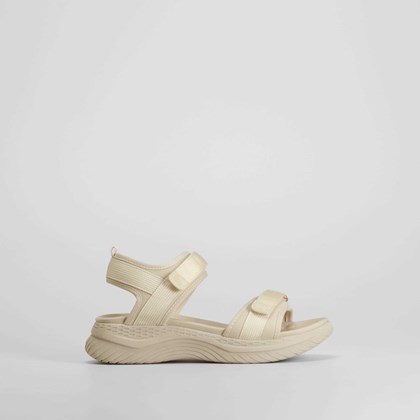 Sandalia con velcro beige COMFEET