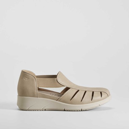 Sandalia cerrada beige COMFEET