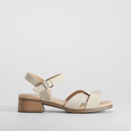 Sandalia tacón tiras beige COMFEET