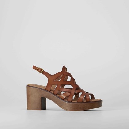 Sandalia tacón troquelada marrón SENDA ROAD