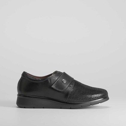 Zapato con velcro negro piel PITILLOS