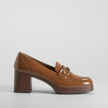 Mocasín tacón plataforma charol beige PICCOLA PIU