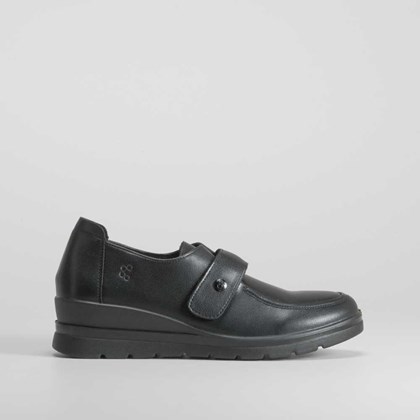 Zapato cuña de piel negro COMFEET