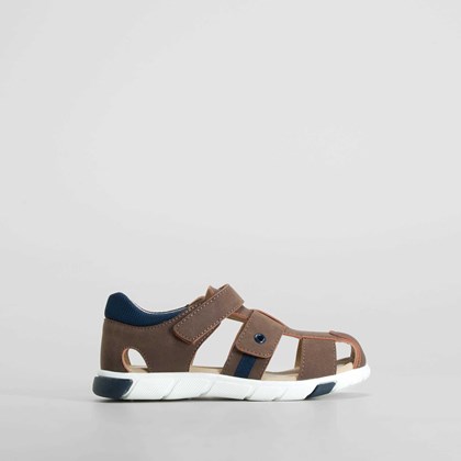 Sandalia casual cierre velcro marrón SEVEN FIVE