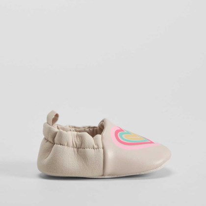Deportiva preandante corazón beige BACHE