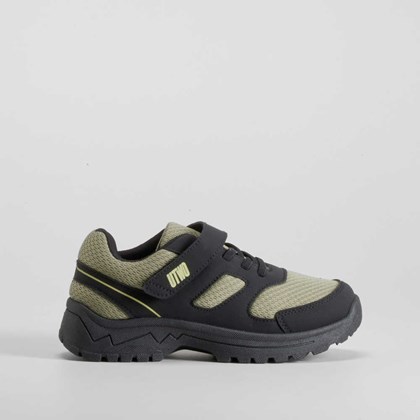 Deportiva trekking infantil negra UTWO